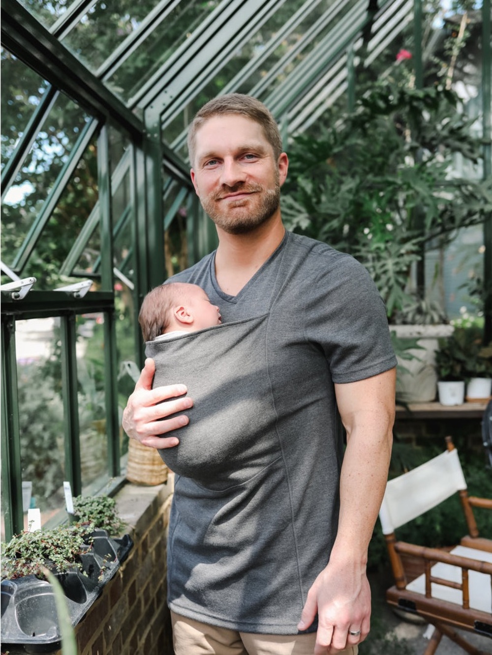 LALABU Men's Gray V-Neck Dad Shirt - Baby wearing Pouch w/mesh Liner L